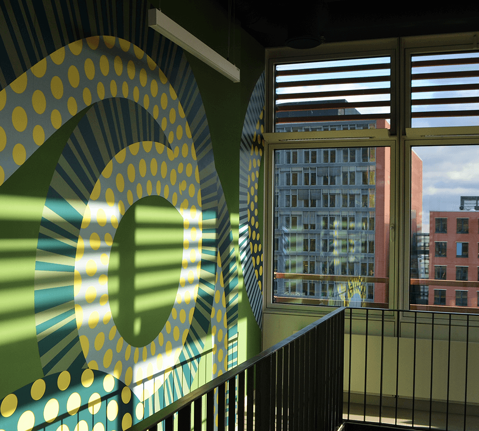 Aroundhome office grüne Wand